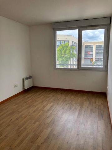 Appartement 2 pièces à Lognes, centre ville, 3min du RER A + parking