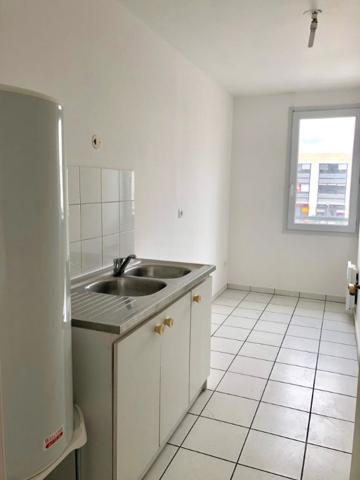 Appartement 2 pièces à Lognes, centre ville, 3min du RER A + parking