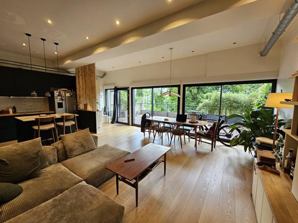 Loft
         3 pièces
        - 90 m² Bien prestige 695 000 € *
