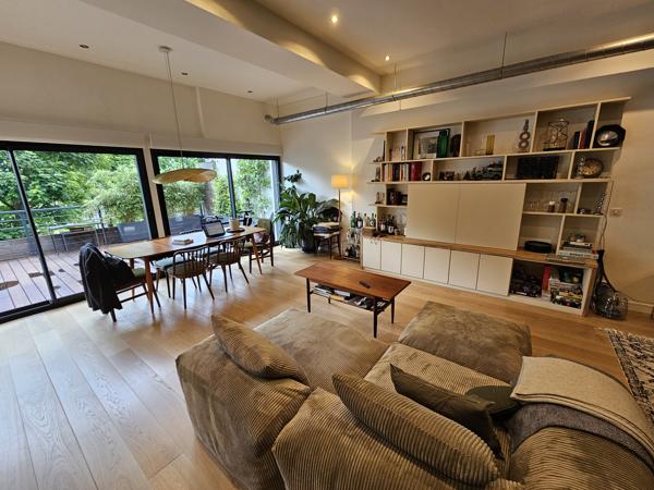 Loft
         3 pièces
        - 90 m² Bien prestige 695 000 € *