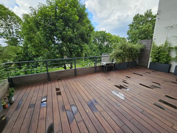 Loft
         3 pièces
        - 90 m² Bien prestige 695 000 € *
