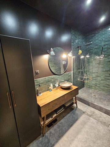 Loft
         3 pièces
        - 90 m² Bien prestige 695 000 € *