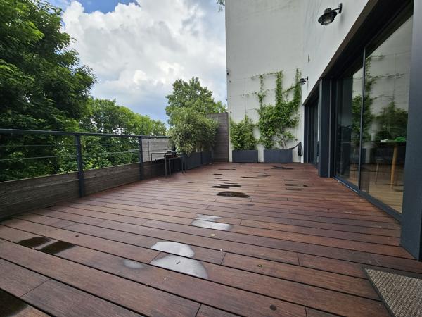 Loft
         3 pièces
        - 90 m² Bien prestige 695 000 € *