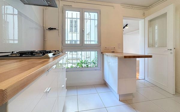 Appartement à vendre    3 pièces • 82 m2 Paris 10