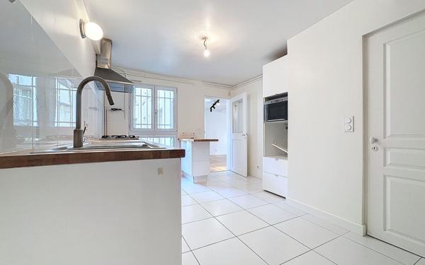 Appartement à vendre    3 pièces • 82 m2 Paris 10