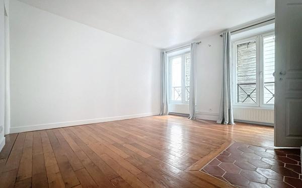 Appartement à vendre    3 pièces • 82 m2 Paris 10