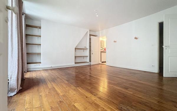 Appartement à vendre    3 pièces • 82 m2 Paris 10
