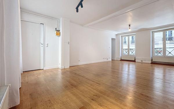 Appartement à vendre    3 pièces • 82 m2 Paris 10