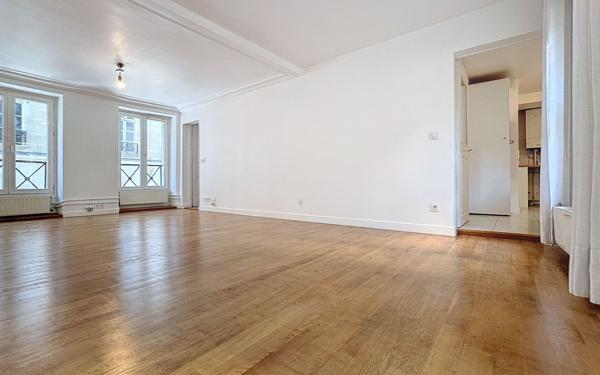 Appartement à vendre    3 pièces • 82 m2 Paris 10