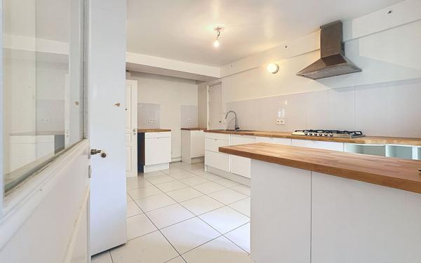 Appartement à vendre    3 pièces • 82 m2 Paris 10