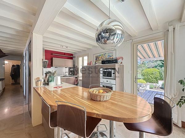 Maison d'architecte située à Chalonnes sur Loire au calme avec beau terrain arboré