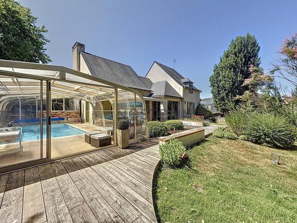Maison d'architecte située à Chalonnes sur Loire au calme avec beau terrain arboré
