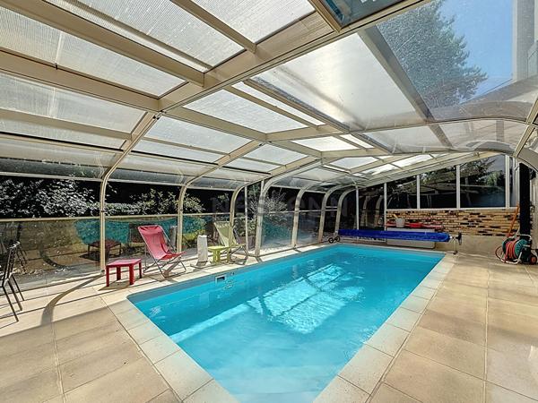 Maison d'architecte située à Chalonnes sur Loire au calme avec beau terrain arboré