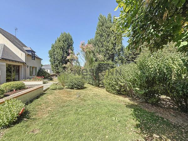 Maison d'architecte située à Chalonnes sur Loire au calme avec beau terrain arboré