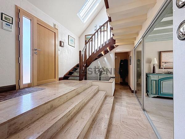 Maison d'architecte située à Chalonnes sur Loire au calme avec beau terrain arboré