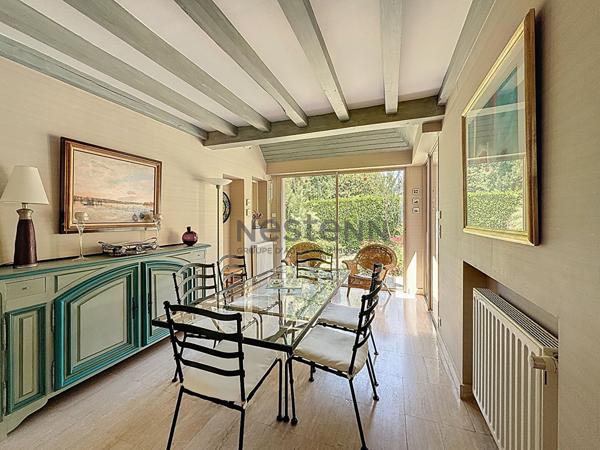 Maison d'architecte située à Chalonnes sur Loire au calme avec beau terrain arboré