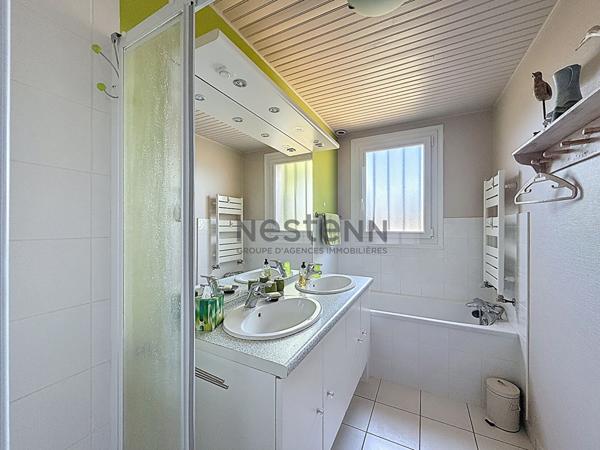 Maison d'architecte située à Chalonnes sur Loire au calme avec beau terrain arboré