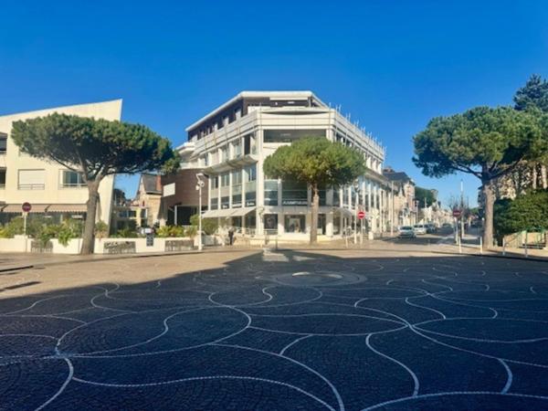 LA BAULE CENTRE DE GAULLE-LOCAL/APPARTEMENT 103M2-TERRASSE - BIEN D'EXCEPTION