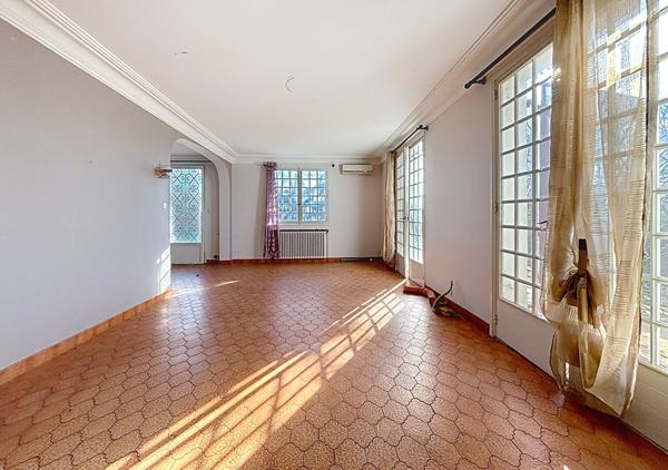 Grande maison traditionnelle 210 m² avec sous sol 85 m² à Bressols proche de Montauban