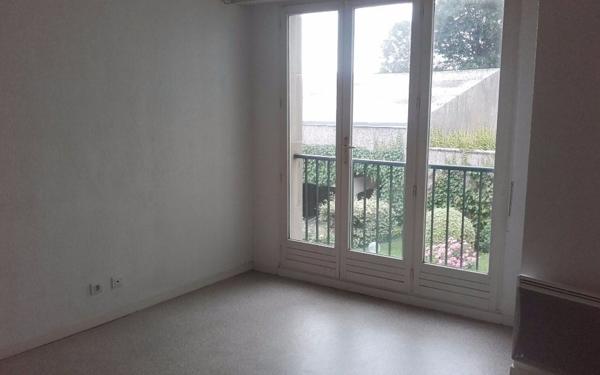 Appartement à louer    1 pièce •  Compiègne