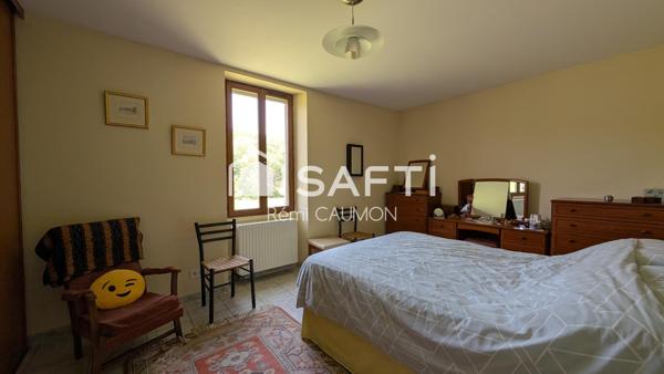 Belle propriété en pierre avec piscine et dépendances