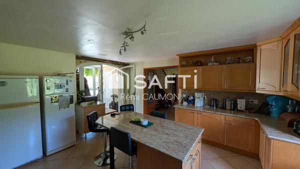 Belle propriété en pierre avec piscine et dépendances