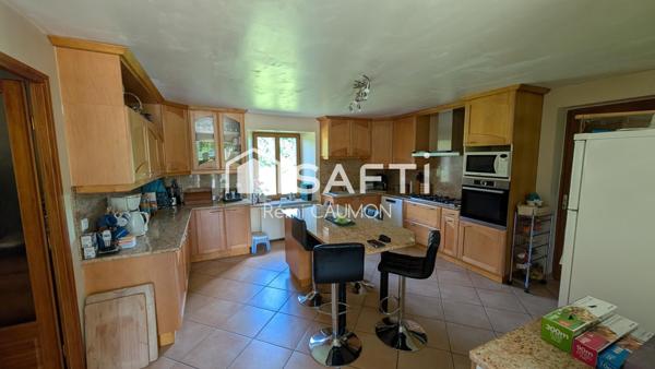 Belle propriété en pierre avec piscine et dépendances