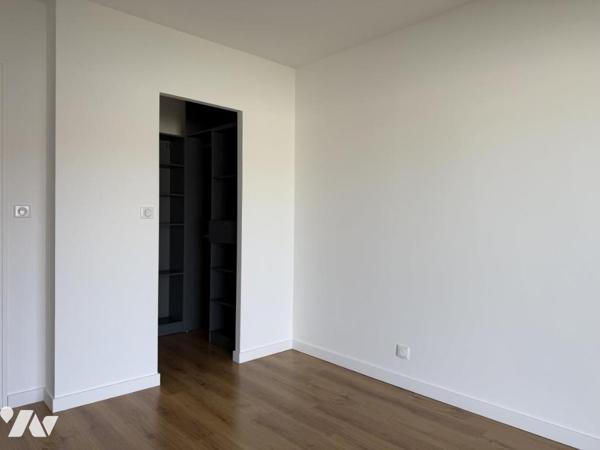 Maison traditionnelle contemporaine de plain-pied
