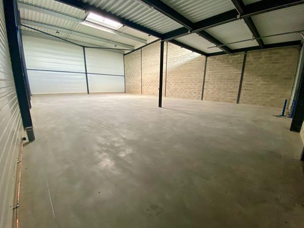 À LOUER - LOCAL COMMERCIAL - MENNECY