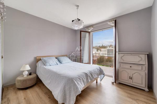 SEVRES RIVE GAUCHE - MAISON FAMILIALE €850 000 ** - Référence 605-S