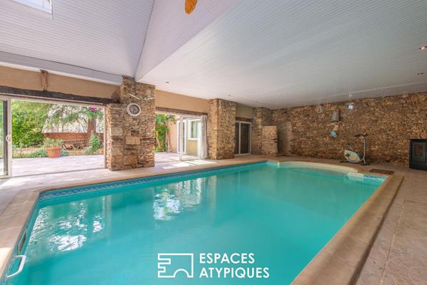 Manoir du XVIIe siècle aux volumes généreux avec piscine intérieure