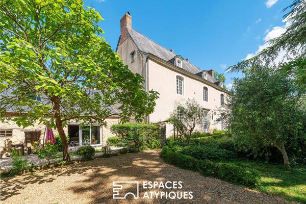 Manoir du XVIIe siècle aux volumes généreux avec piscine intérieure
