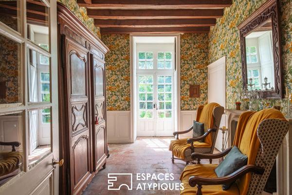 Manoir du XVIIe siècle aux volumes généreux avec piscine intérieure