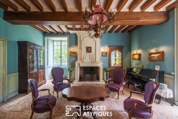 Manoir du XVIIe siècle aux volumes généreux avec piscine intérieure