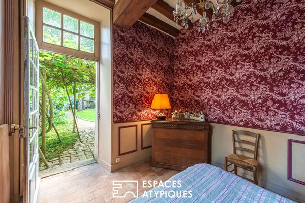 Manoir du XVIIe siècle aux volumes généreux avec piscine intérieure
