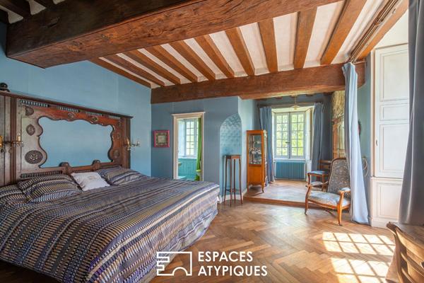 Manoir du XVIIe siècle aux volumes généreux avec piscine intérieure