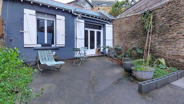 EXCLUSIVITÉ NANTES - PLACE DU SANITAT / Maison 3 pièces deux chambres avec cour privative