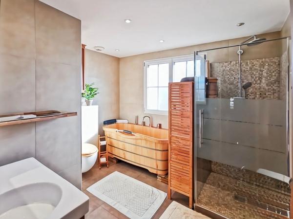 Maison rénovée 126m² 4 ch jardin sans vis à vis Bois l'Evêque