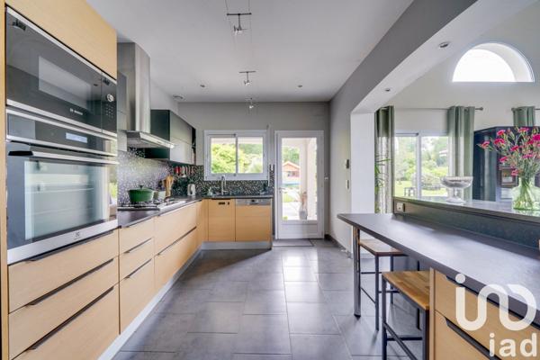 Maison 4 pièces de 155 m² à Cénac (33360)