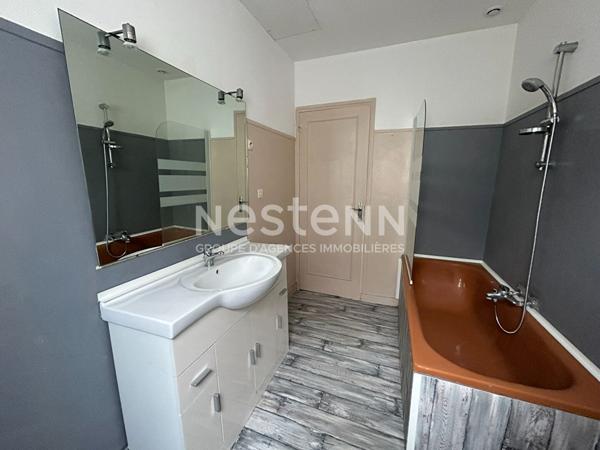 Bel Immeuble composes de 3 logements au coeur de Noyen Sur Sarthe !