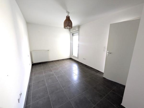 Parking - près des commerces et des transports