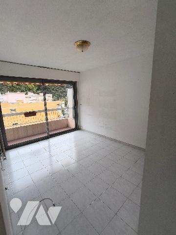 3 pièces à vendre en dernier étage avec vue dégagée, 2 garages et 1 cave.