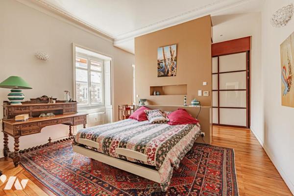 ANCIEN PALAIS DE JUSTICE IMMEUBLE EDIFIE MI 19 EME STANDING T6 230M² 