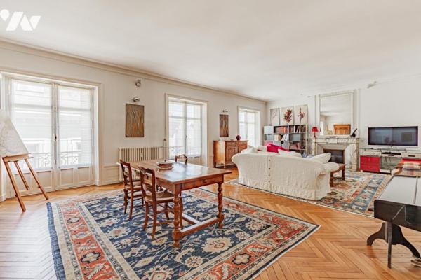 ANCIEN PALAIS DE JUSTICE IMMEUBLE EDIFIE MI 19 EME STANDING T6 230M² 