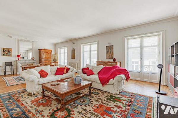 ANCIEN PALAIS DE JUSTICE IMMEUBLE EDIFIE MI 19 EME STANDING T6 230M² 