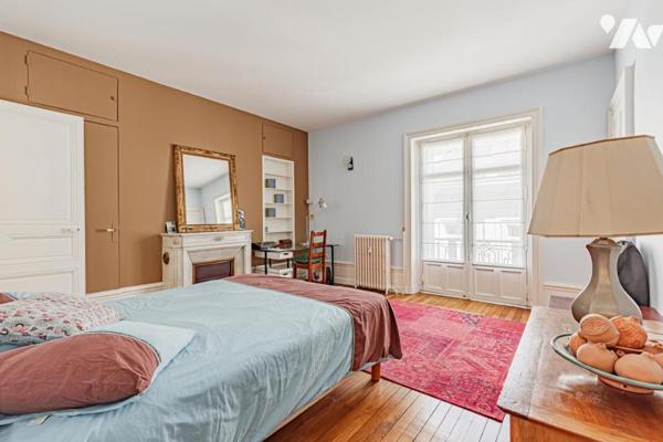 ANCIEN PALAIS DE JUSTICE IMMEUBLE EDIFIE MI 19 EME STANDING T6 230M² 