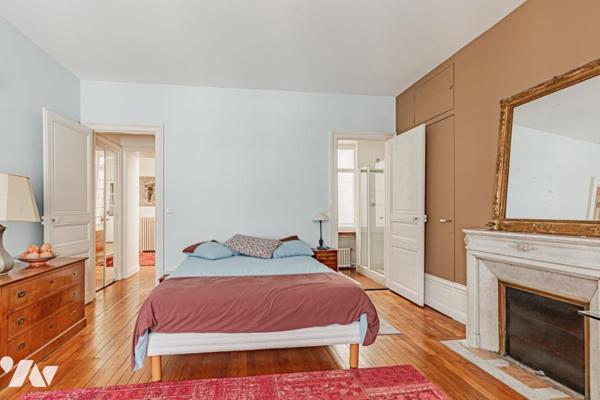 ANCIEN PALAIS DE JUSTICE IMMEUBLE EDIFIE MI 19 EME STANDING T6 230M² 