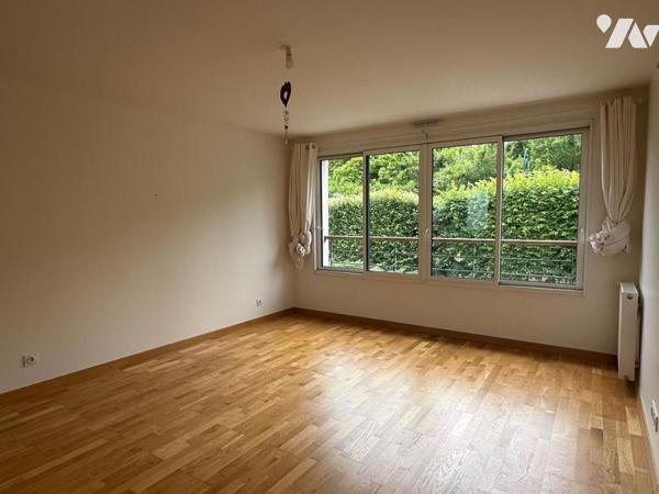  maison de 198 m2 et terrain de 430 m2