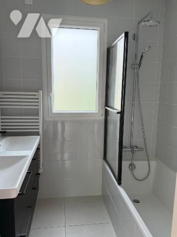  maison de 198 m2 et terrain de 430 m2