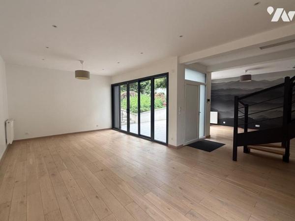  maison de 198 m2 et terrain de 430 m2